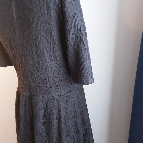 Black Lace Design Dress by DE COLLECTION - Picture 3 of 10